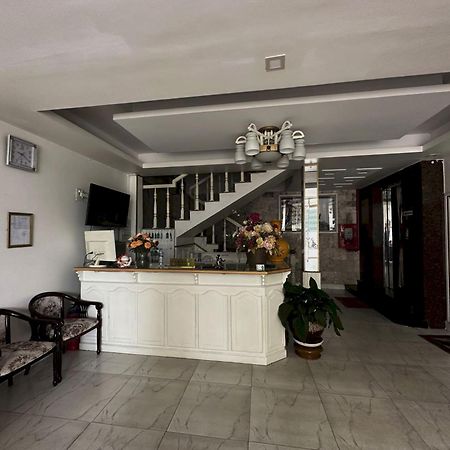 Oyo 1196 Le Vu Hotel Dalat Bagian luar foto